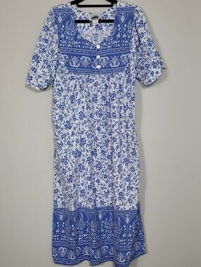 Vintage Metropolitan Floral House Dress Muumuu Size M Blue White Cotton Pockets